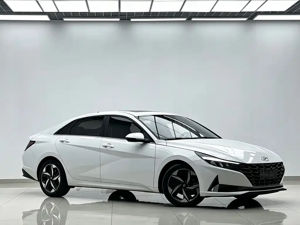Hyundai Elantra — фото 7