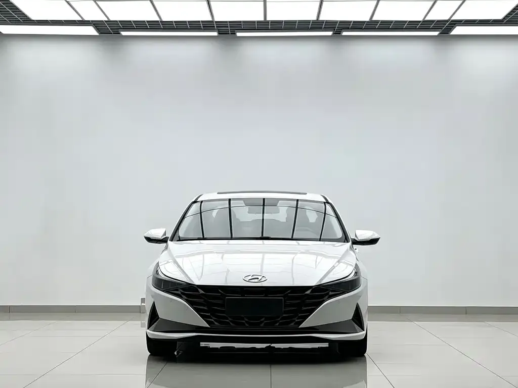 Hyundai Elantra — фото 2