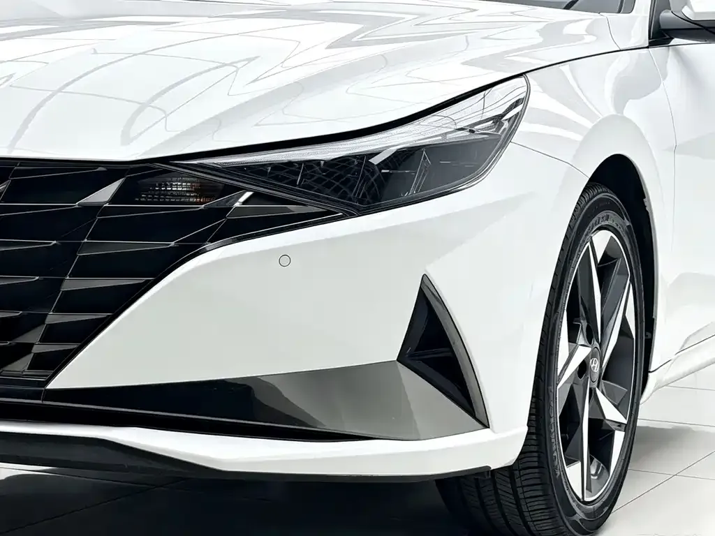 Hyundai Elantra — фото 10