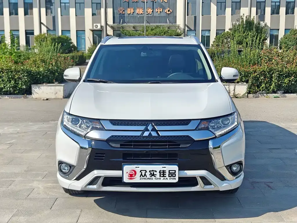 Mitsubishi Outlander — фото 10