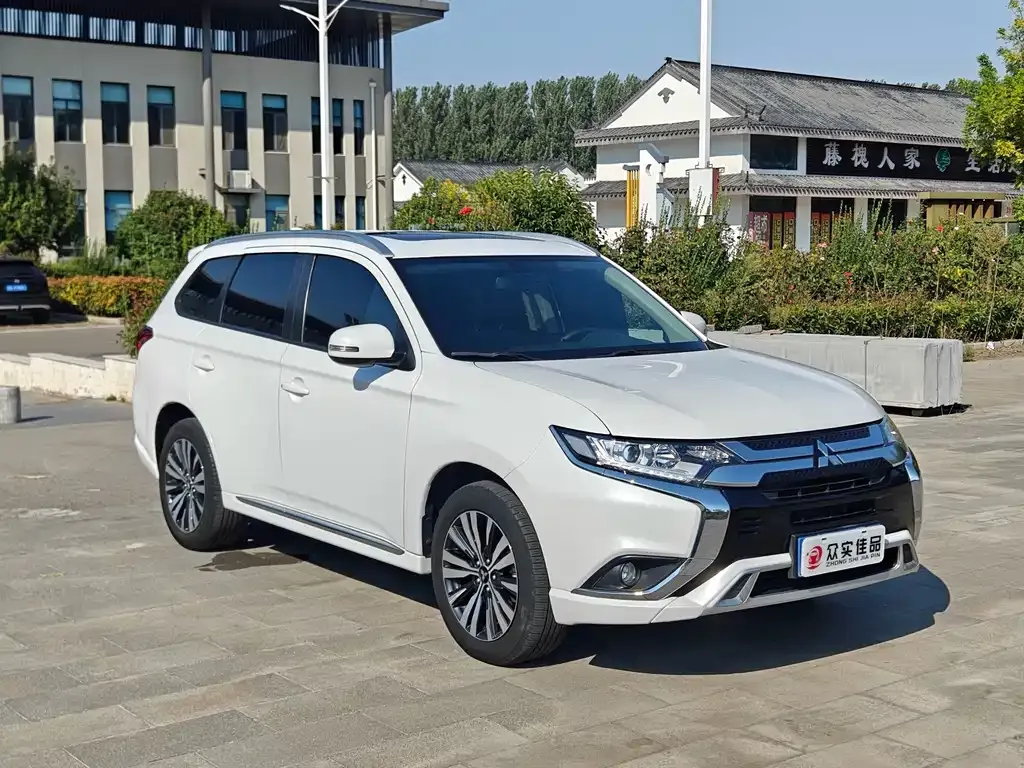Mitsubishi Outlander — фото 5