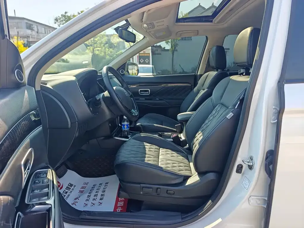 Mitsubishi Outlander — фото 3