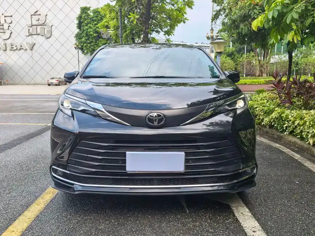 Toyota Sienna — фото 7