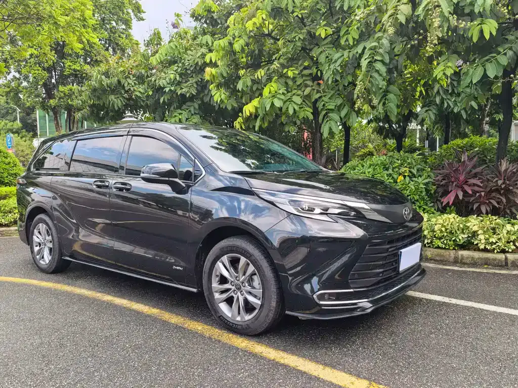 Toyota Sienna — фото 6