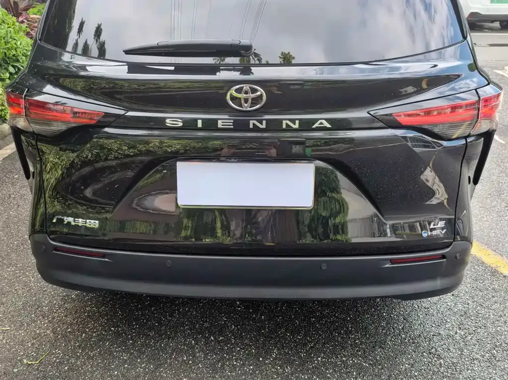 Toyota Sienna — фото 9