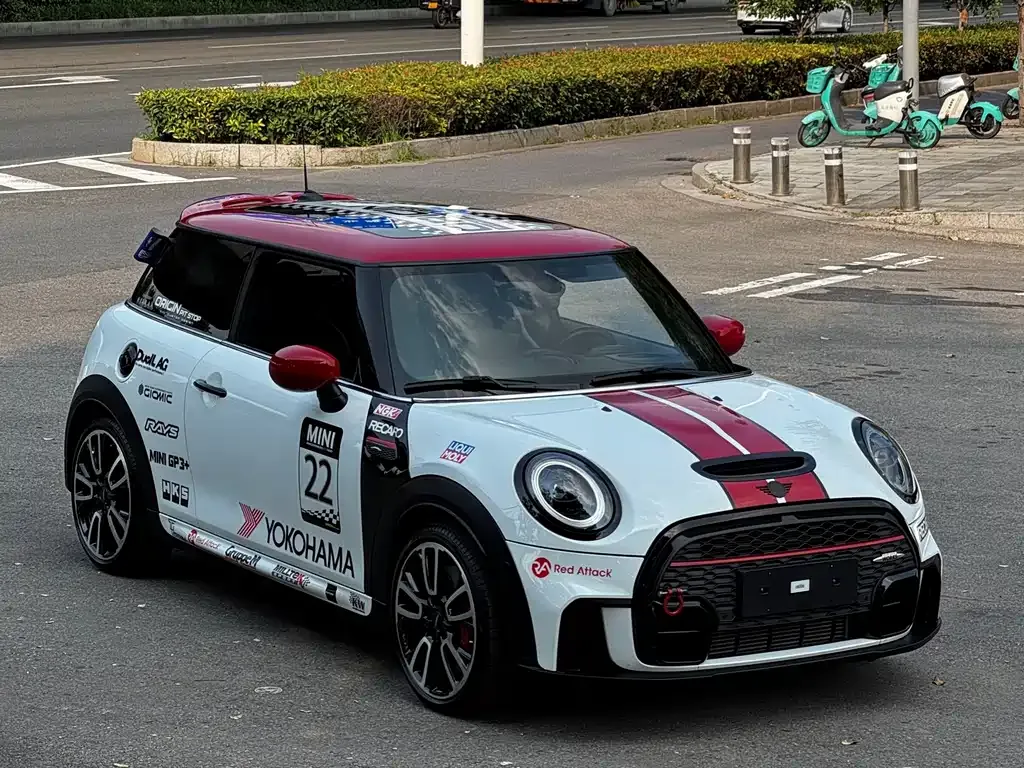 MINI JCW (John Cooper Works) — фото 1