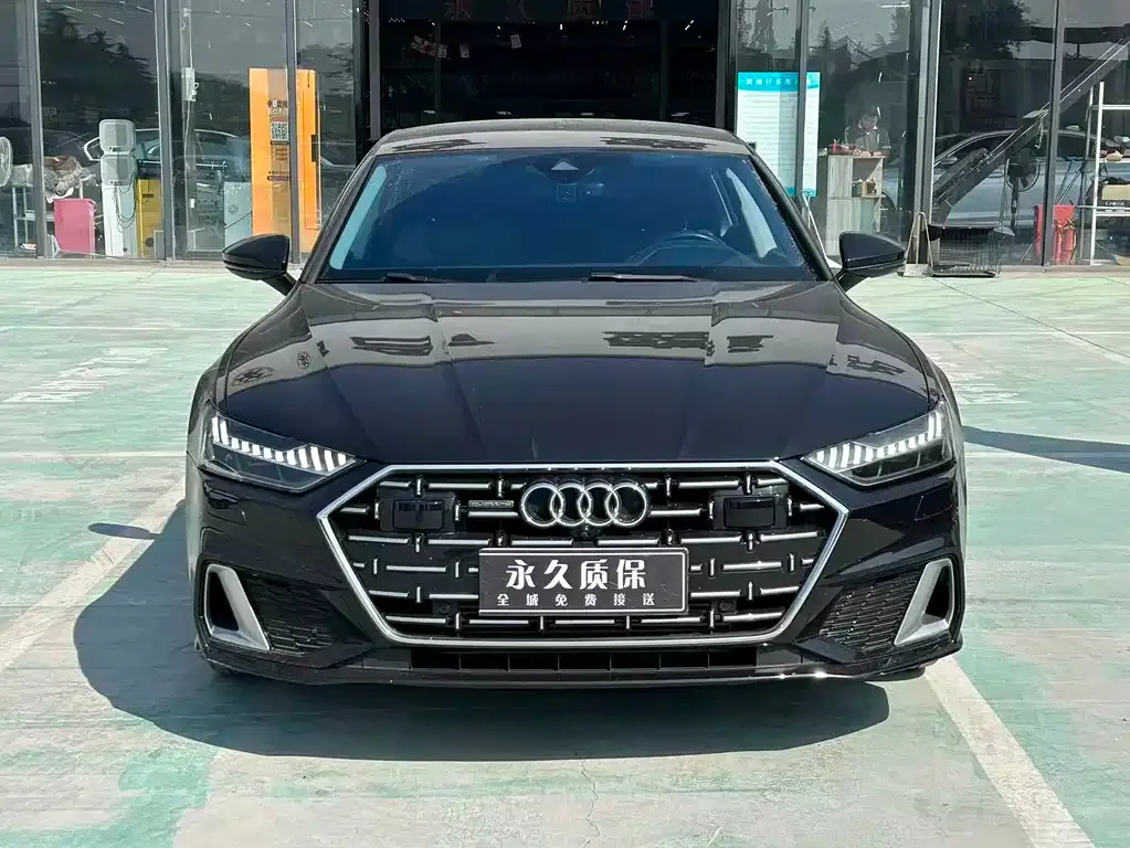 Audi A7L — фото 1