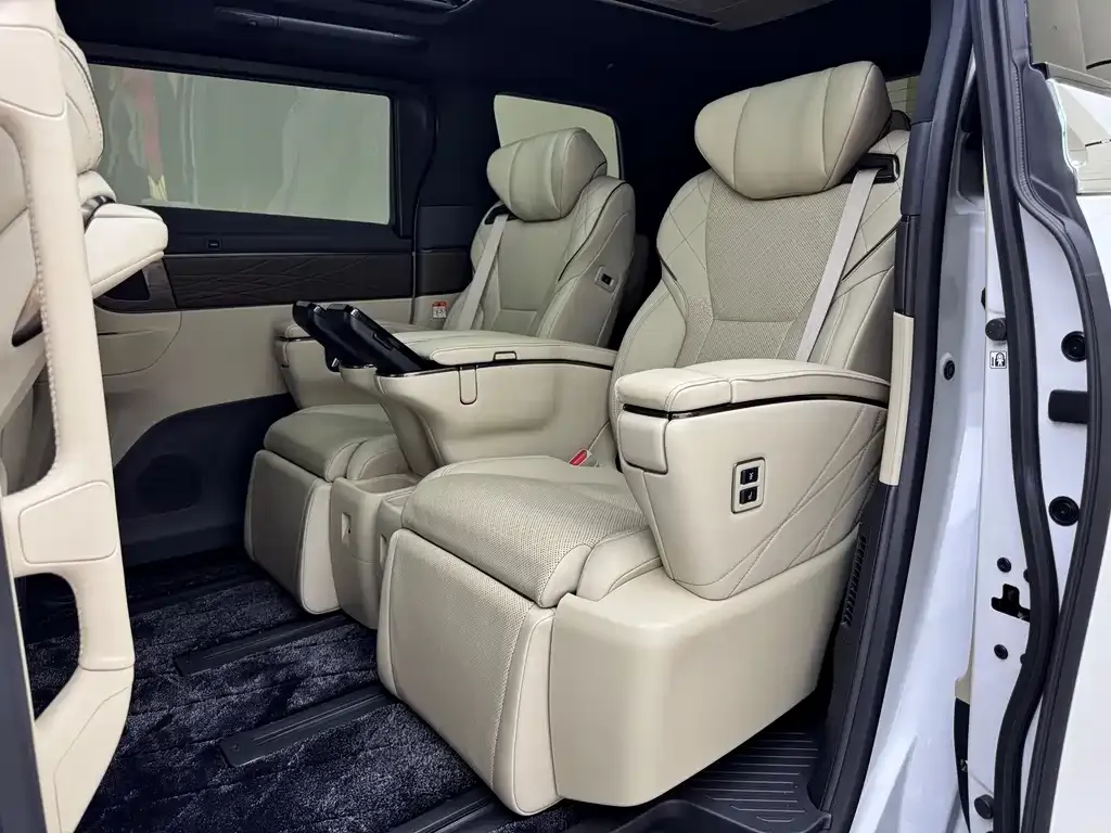 Toyota Vellfire — фото 3
