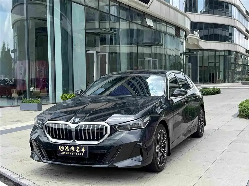 BMW 5 Series — фото 1