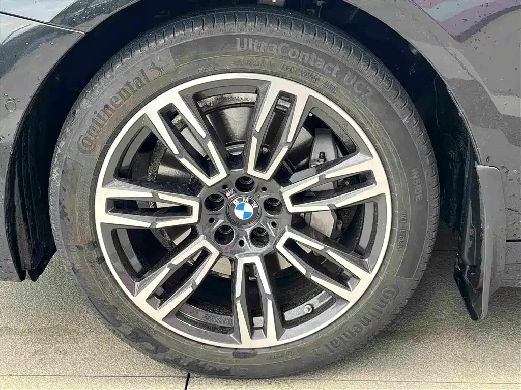 BMW 5 Series — фото 10