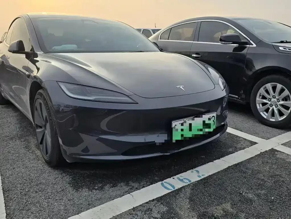Tesla Model 3 — фото 1