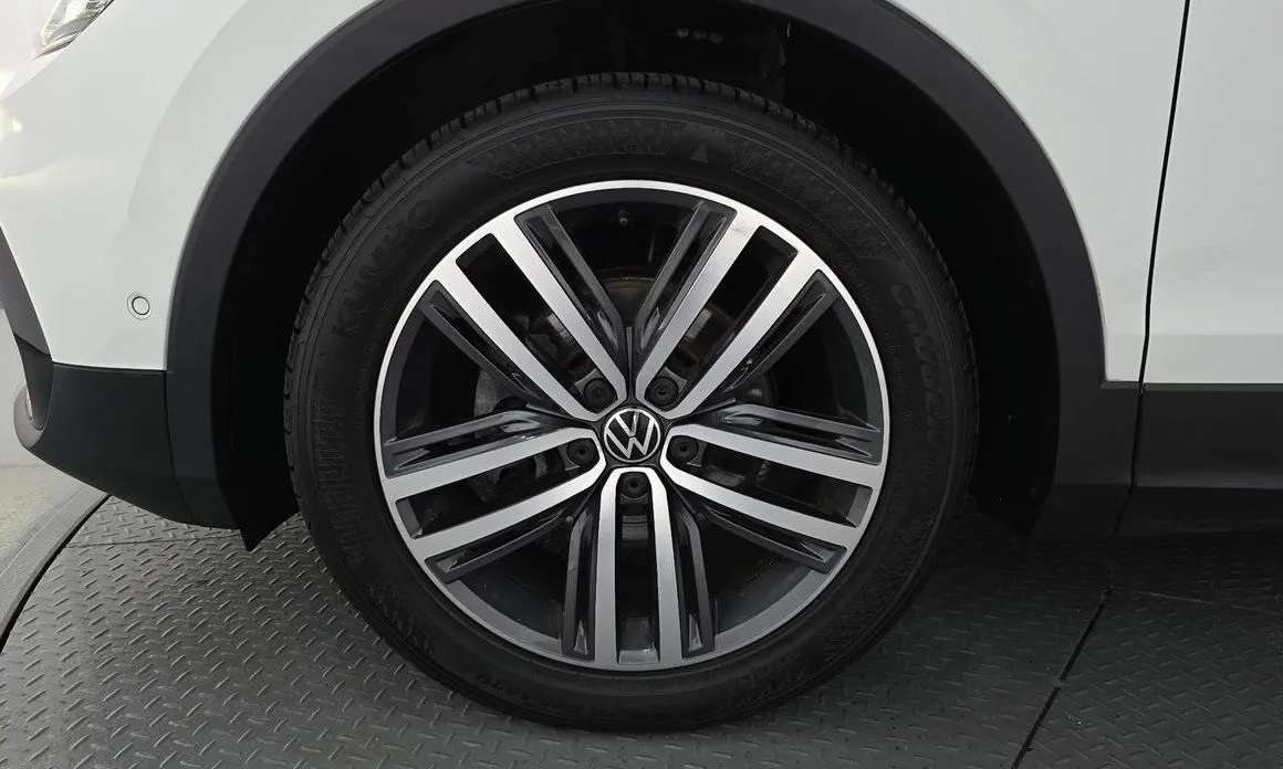 Volkswagen Tiguan — фото 10