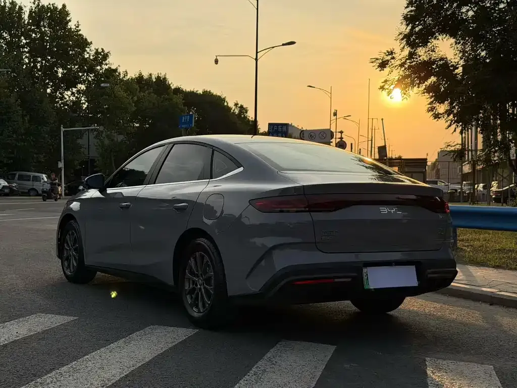 BYD Qin L — фото 4