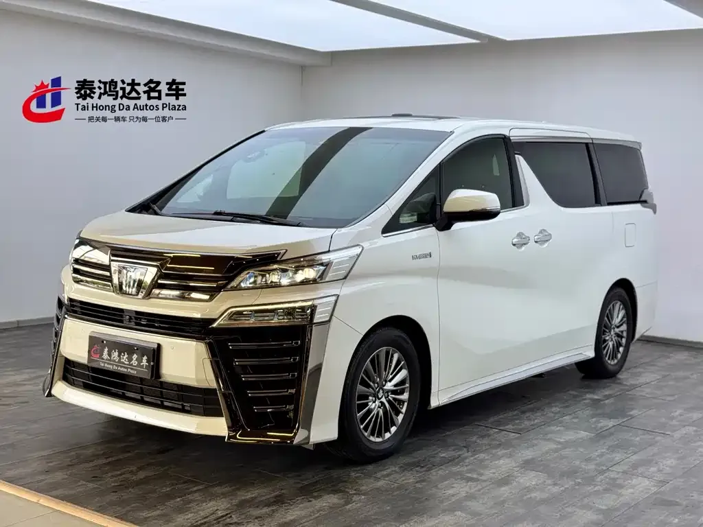 Toyota Vellfire — фото 1