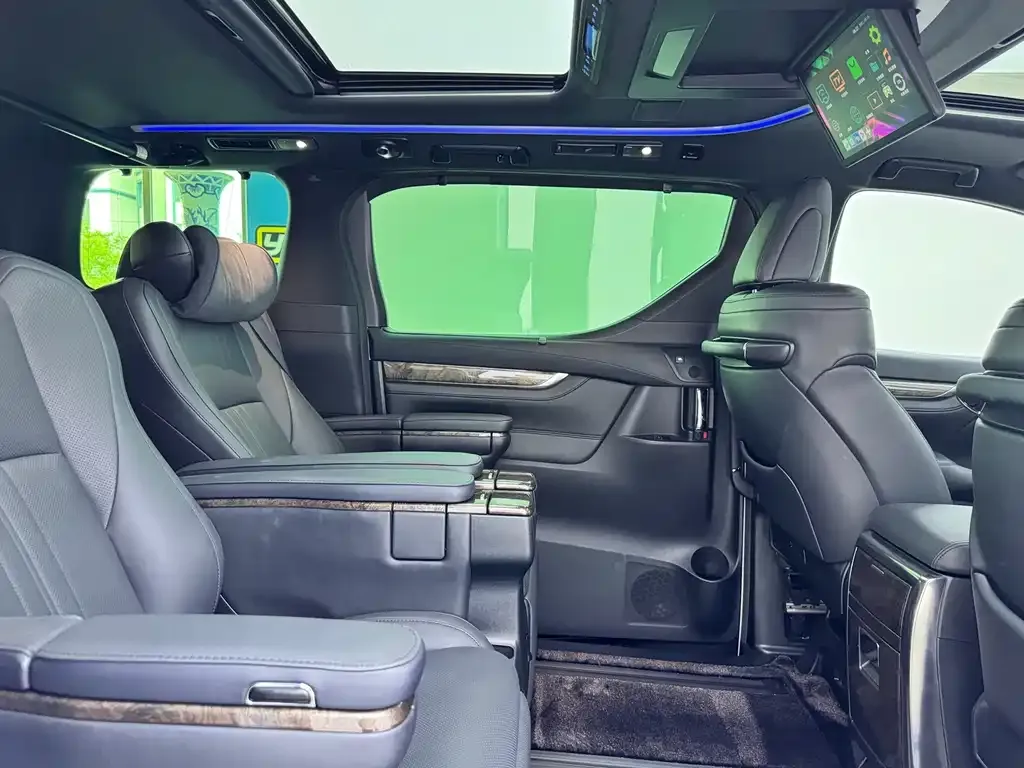 Toyota Vellfire — фото 7