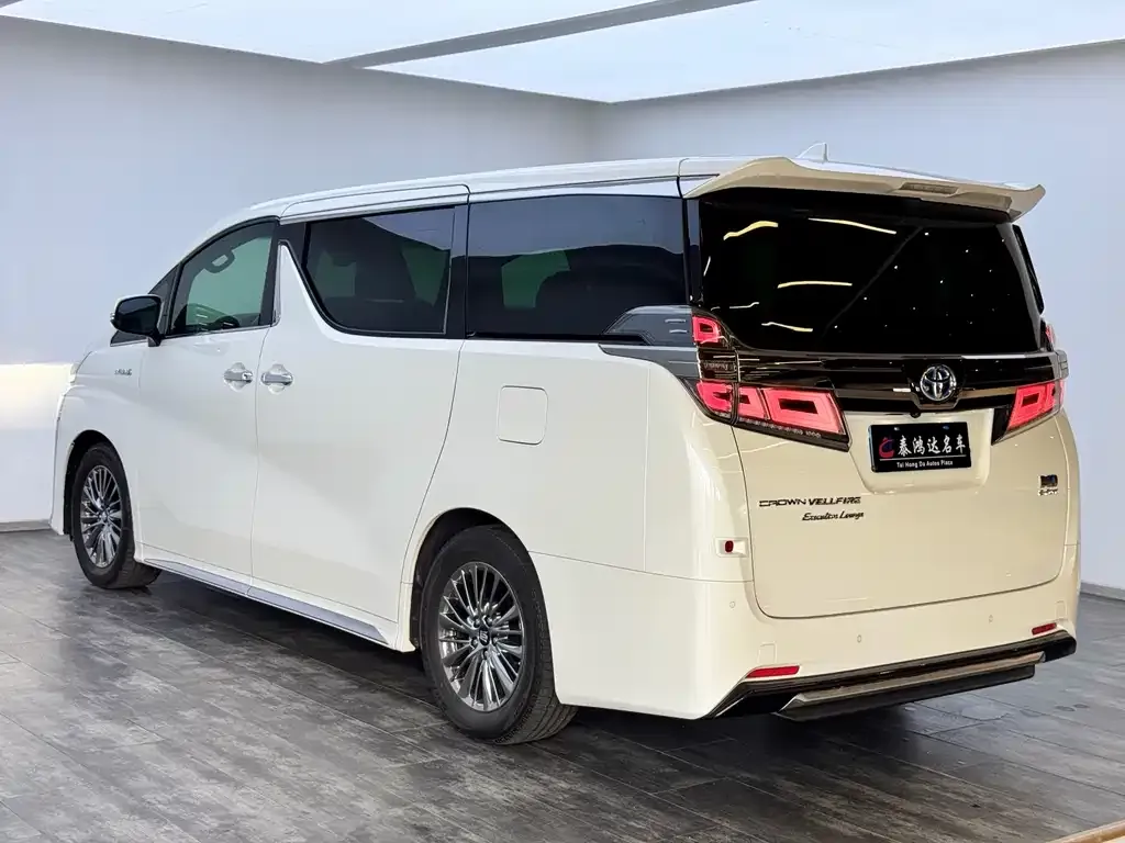 Toyota Vellfire — фото 3