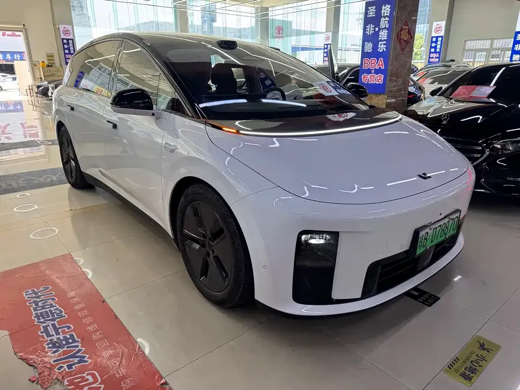 Li Auto Li i8 — фото 10