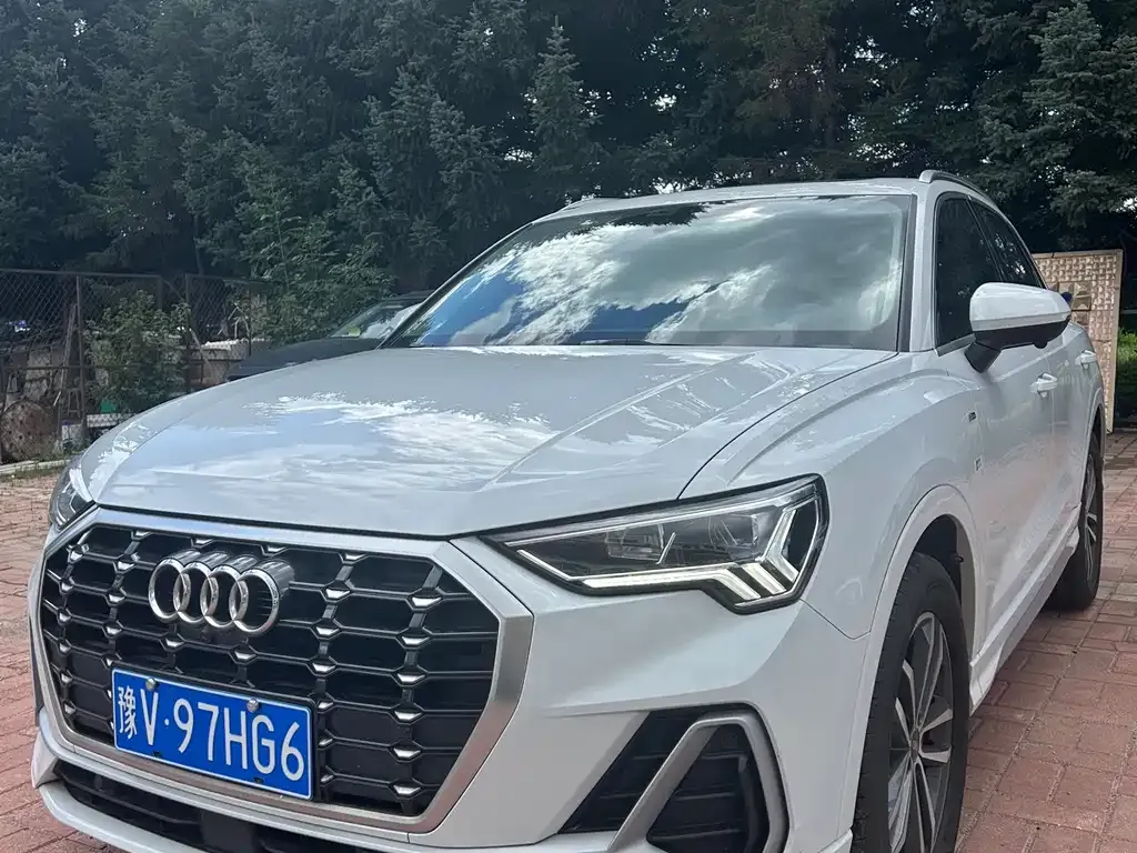 Audi Q3 — фото 1