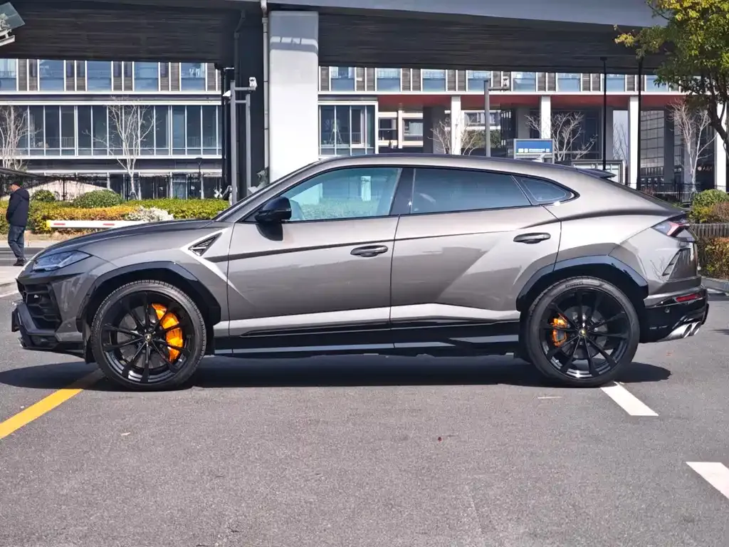 Lamborghini Urus — фото 10