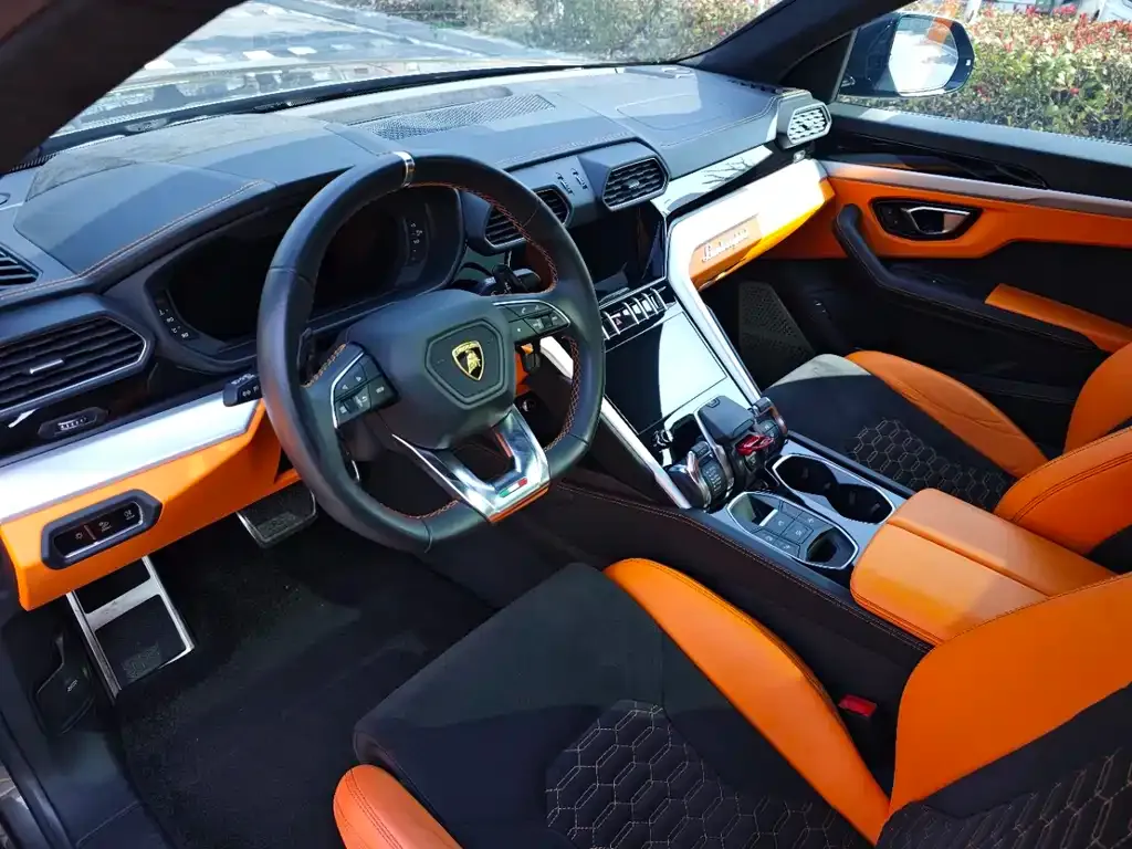 Lamborghini Urus — фото 8