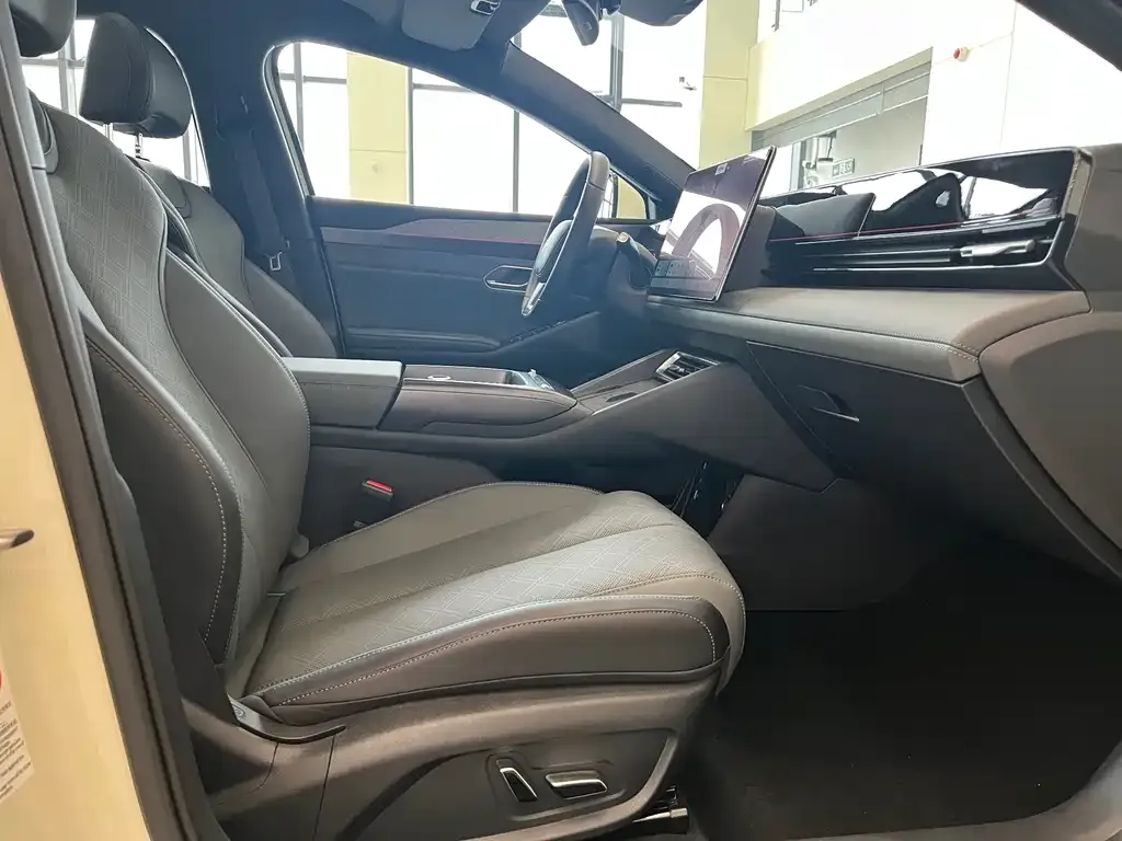 BYD Qin L — фото 10