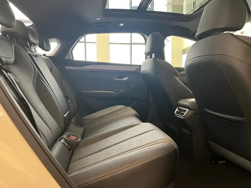 BYD Qin L — фото 6