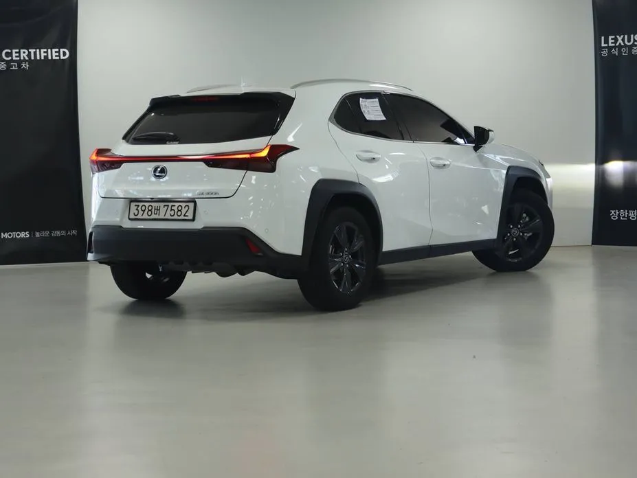 Lexus UX — фото 2