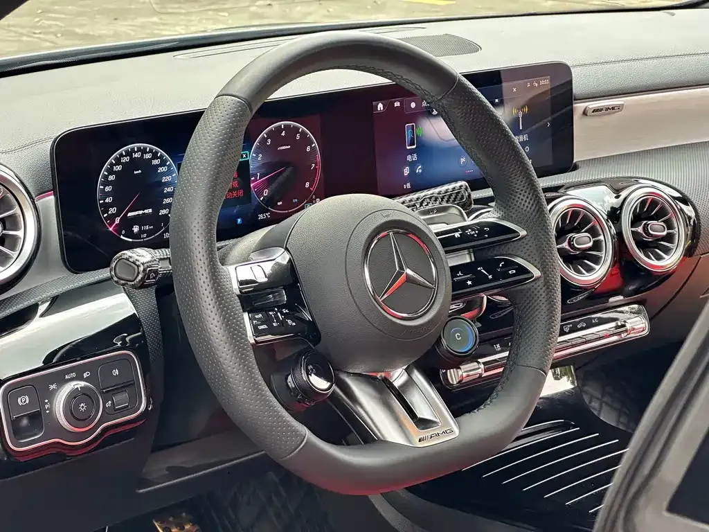 Mercedes-Benz CLA AMG — фото 7