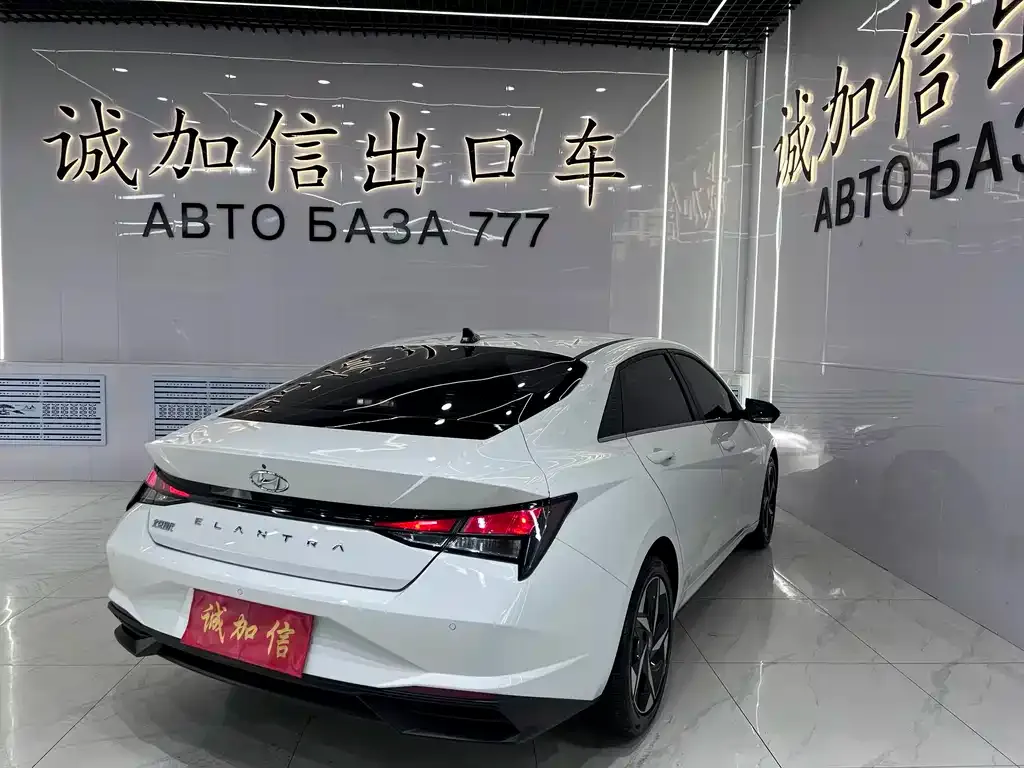 Hyundai Elantra — фото 2