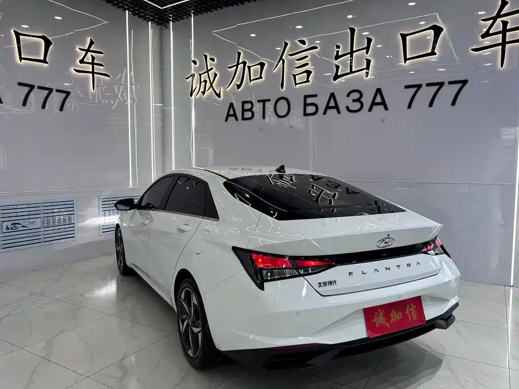 Hyundai Elantra — фото 3