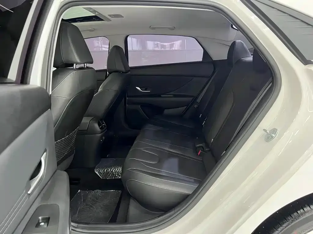 Hyundai Elantra — фото 4