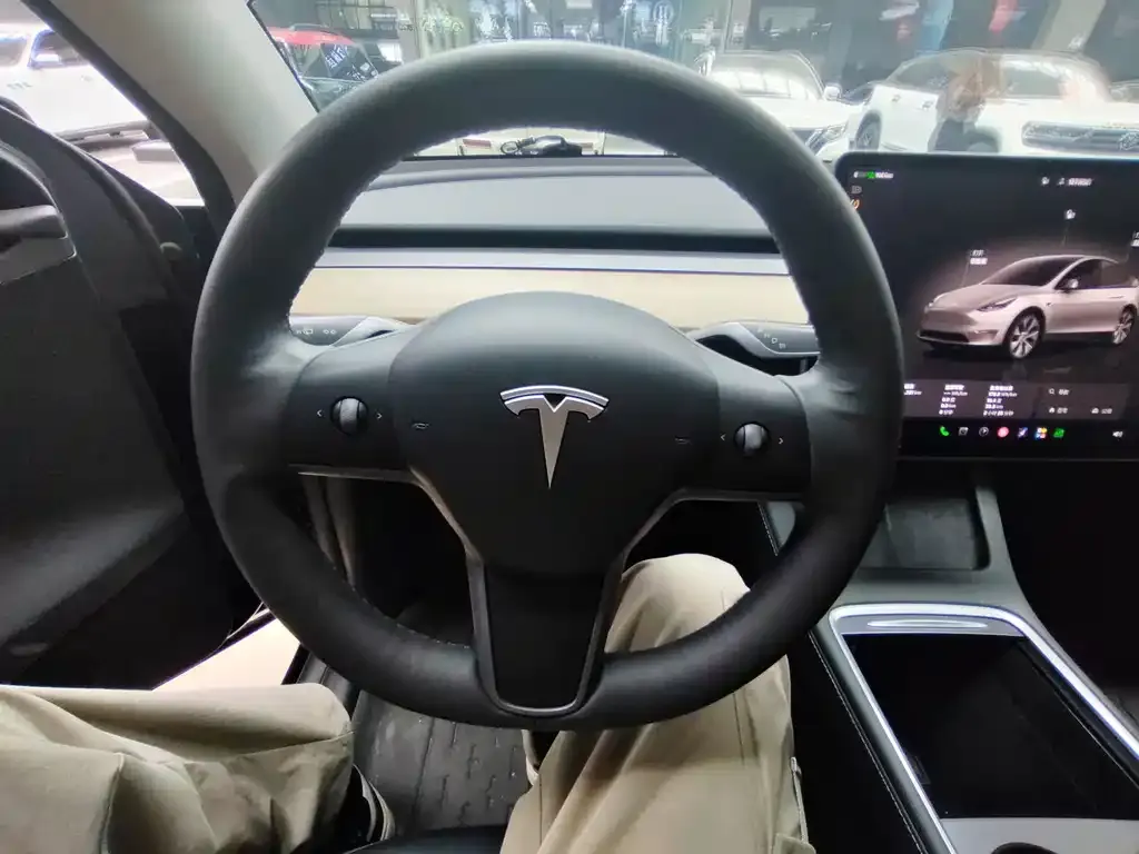 Tesla Model Y — фото 4