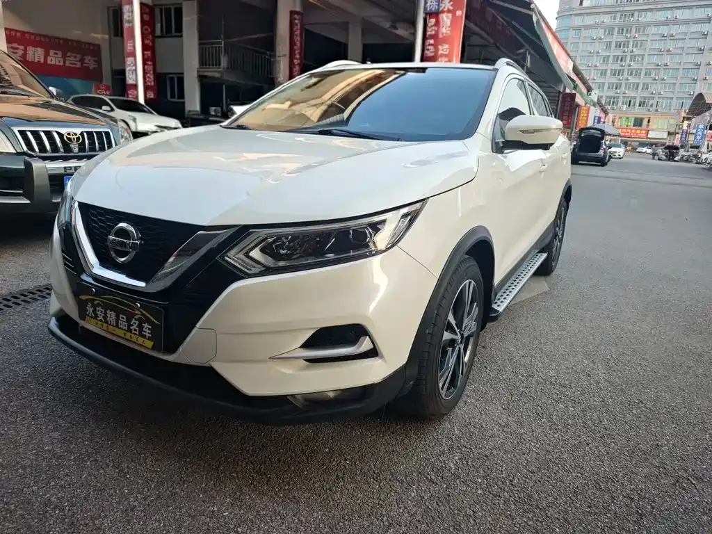 Nissan Qashqai — фото 1