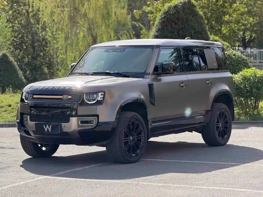 Land Rover Defender — фото 1