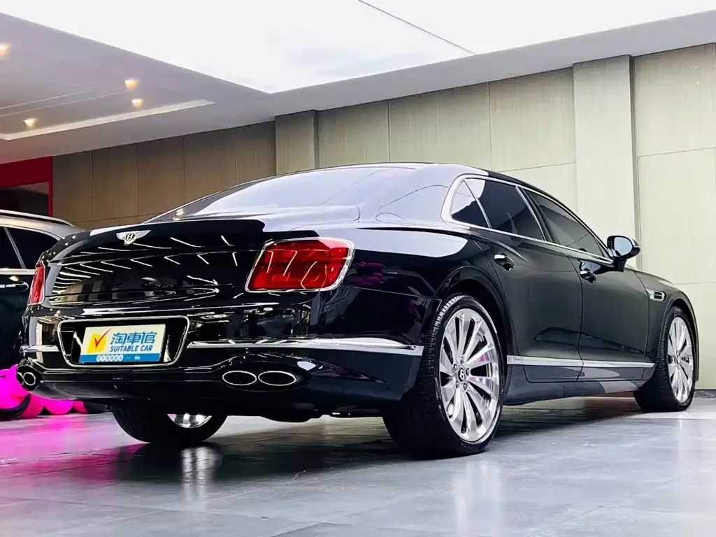 Bentley Flying Spur — фото 3