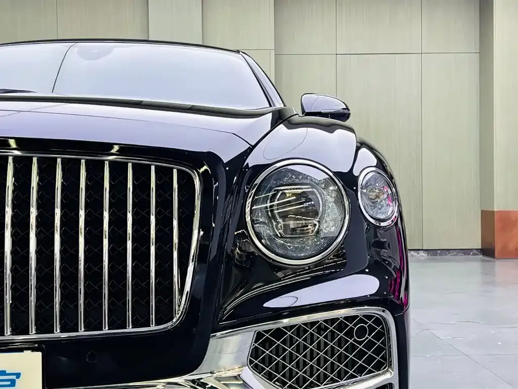 Bentley Flying Spur — фото 8