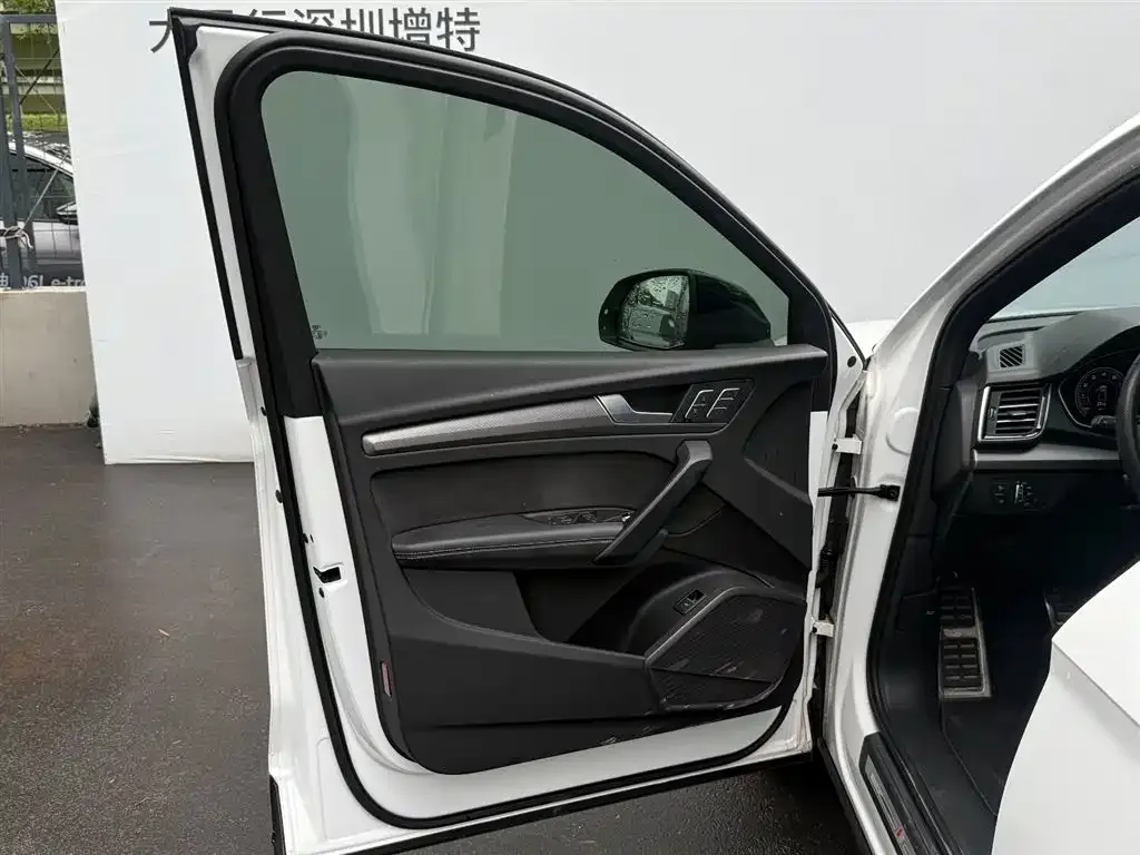 Audi Q5L Sportback — фото 10