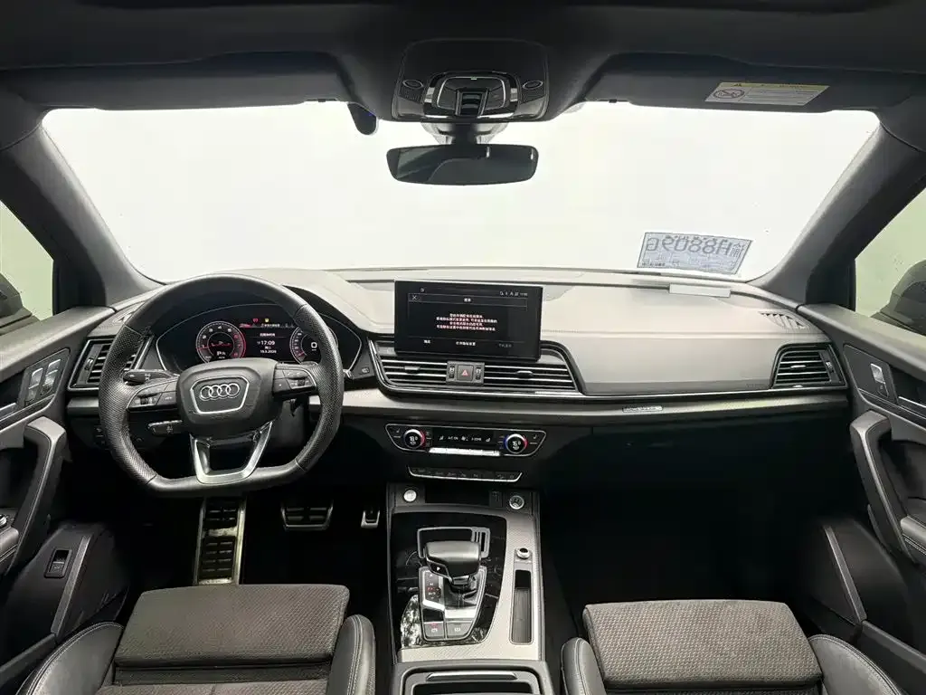 Audi Q5L Sportback — фото 4