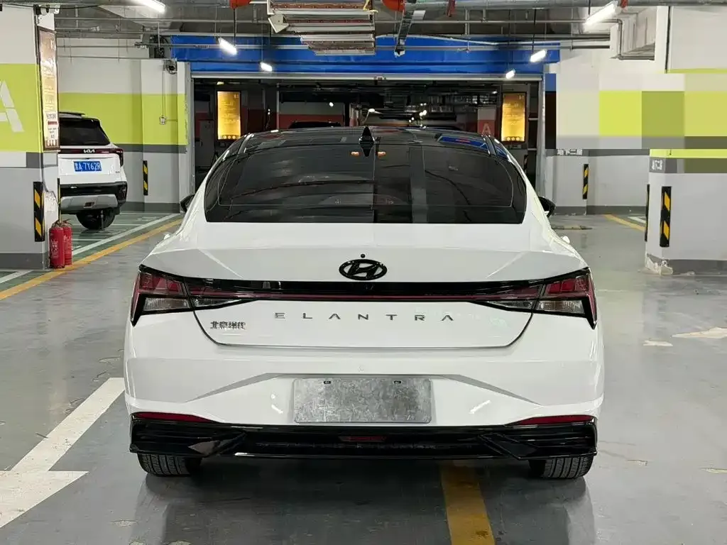Hyundai Elantra — фото 4