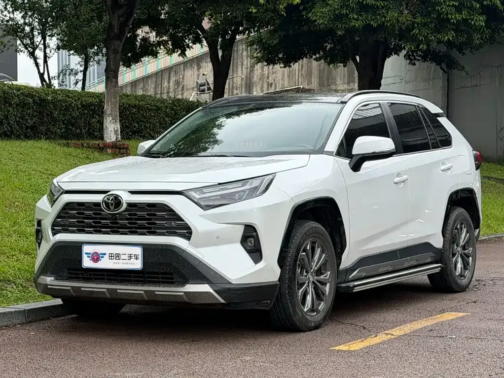 Toyota RAV4 — фото 1
