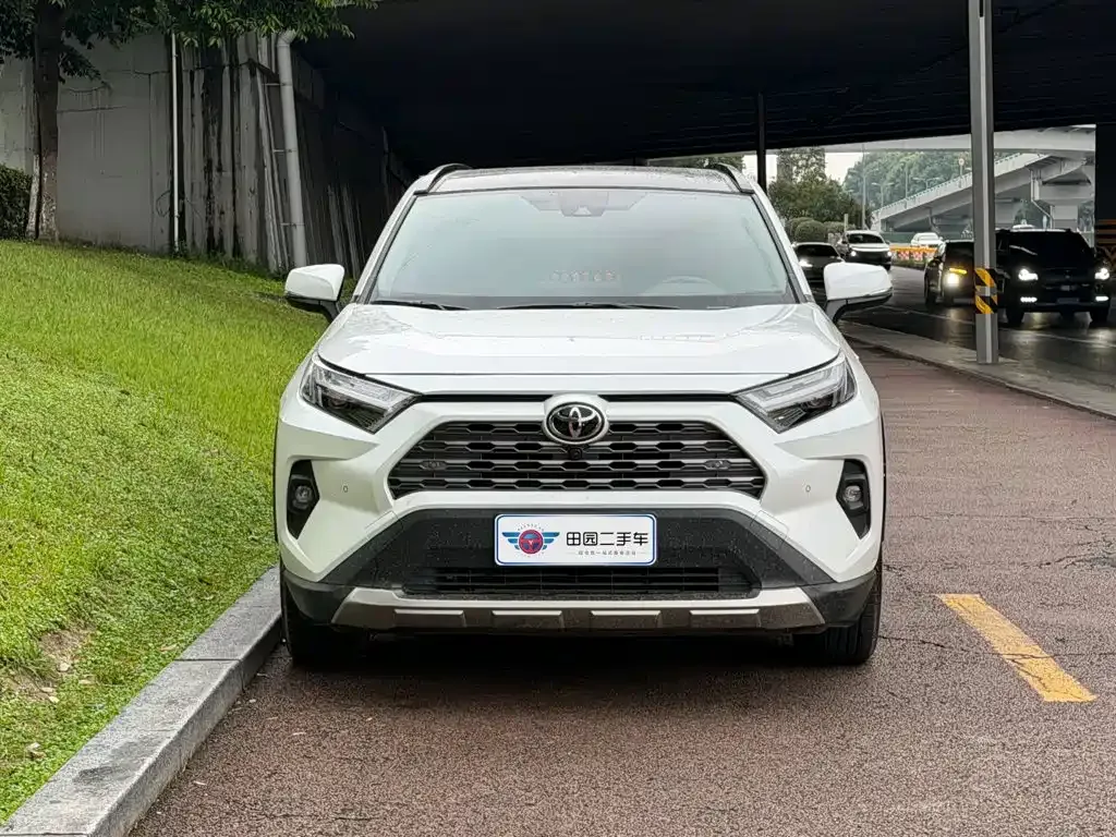 Toyota RAV4 — фото 9