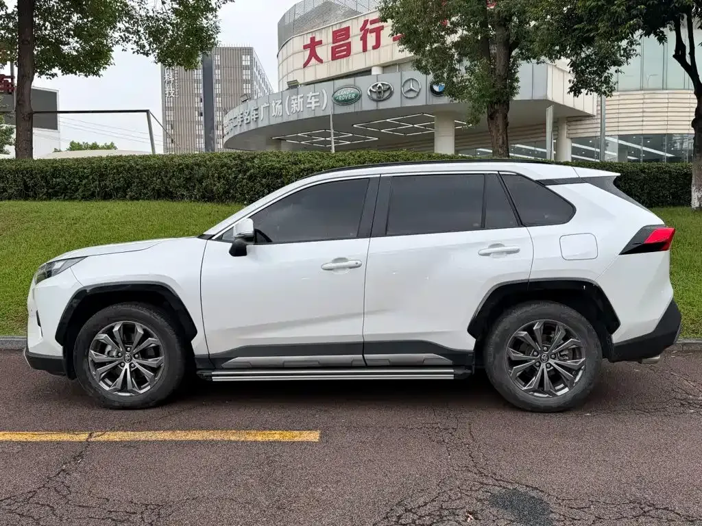 Toyota RAV4 — фото 5
