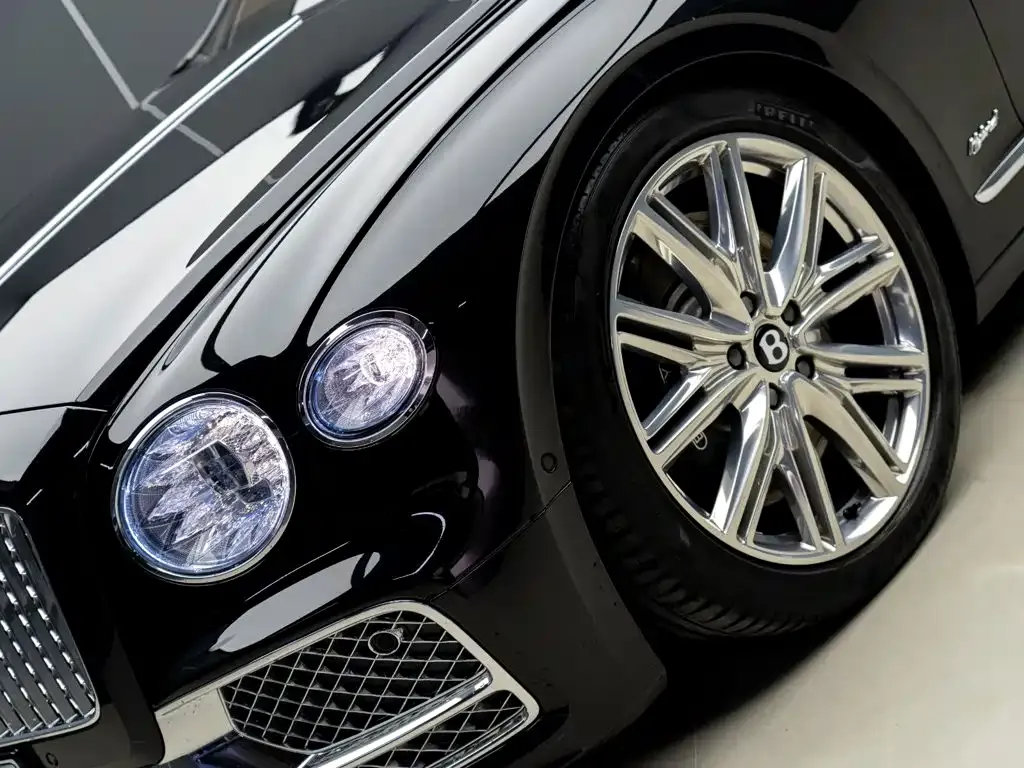 Bentley Flying Spur PHEV — фото 10