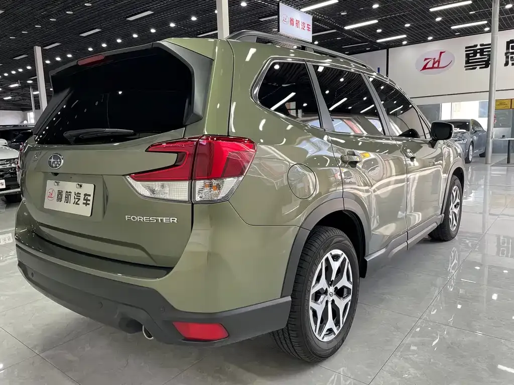 Subaru Forester — фото 8
