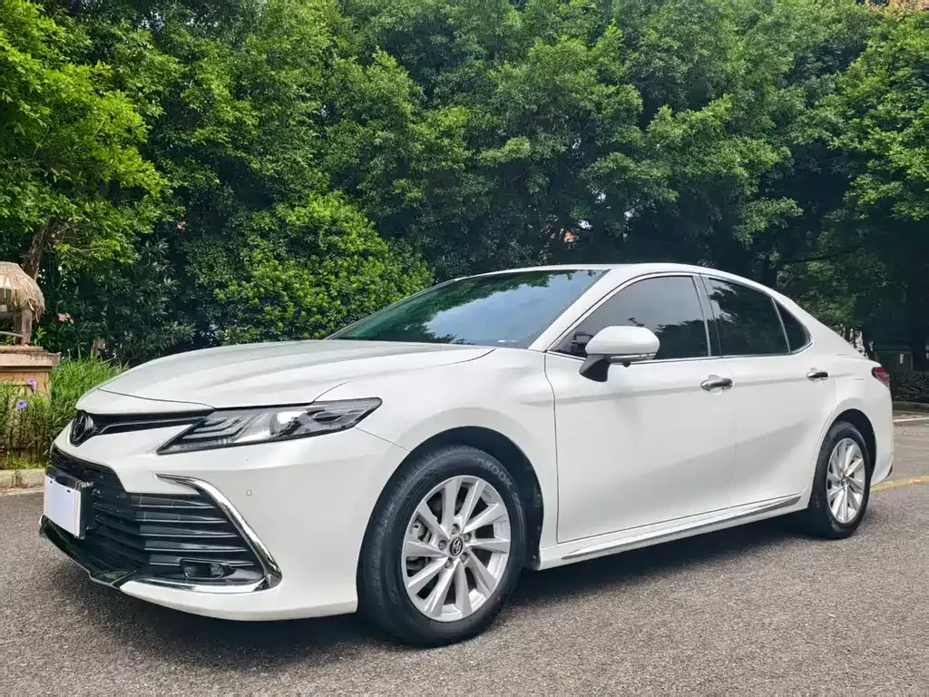 Toyota Camry — фото 7