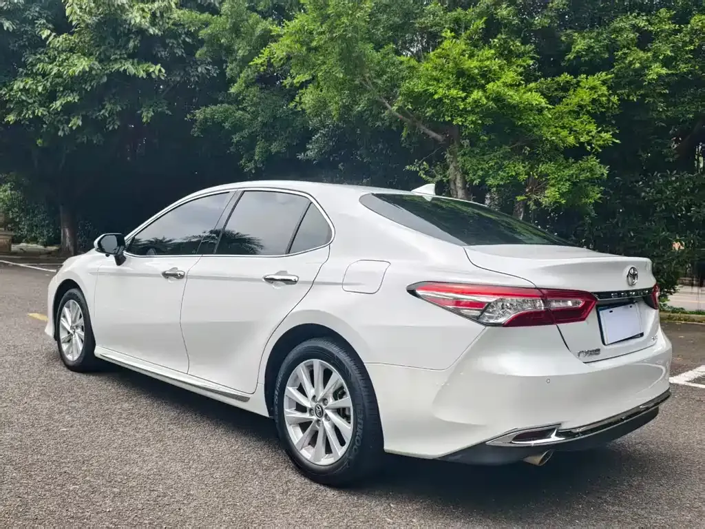 Toyota Camry — фото 8