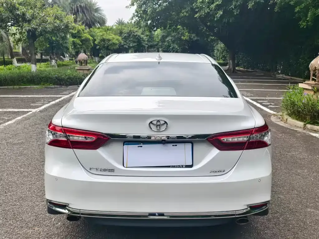 Toyota Camry — фото 10