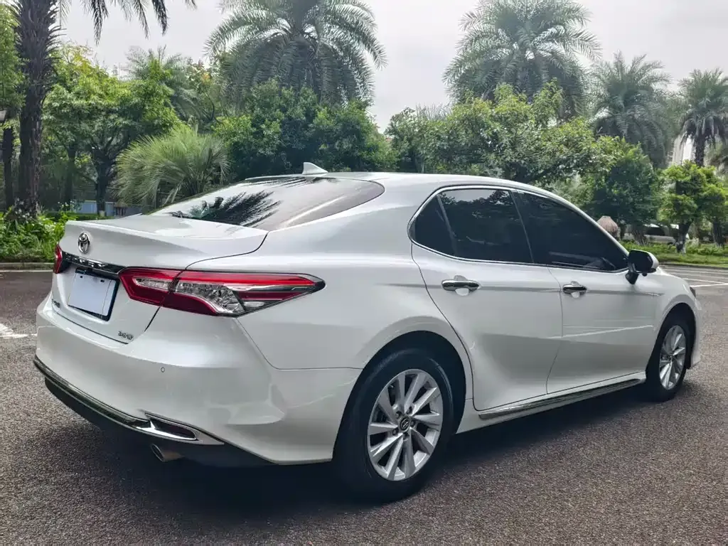 Toyota Camry — фото 6