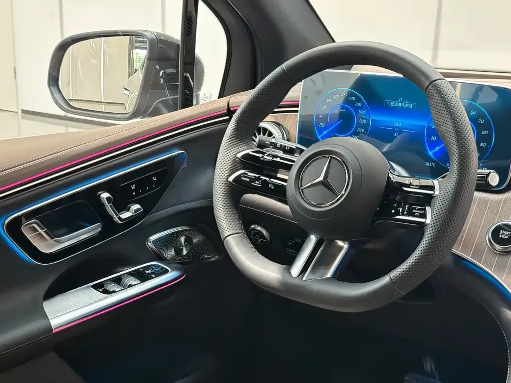 Mercedes-Benz EQE SUV — фото 6
