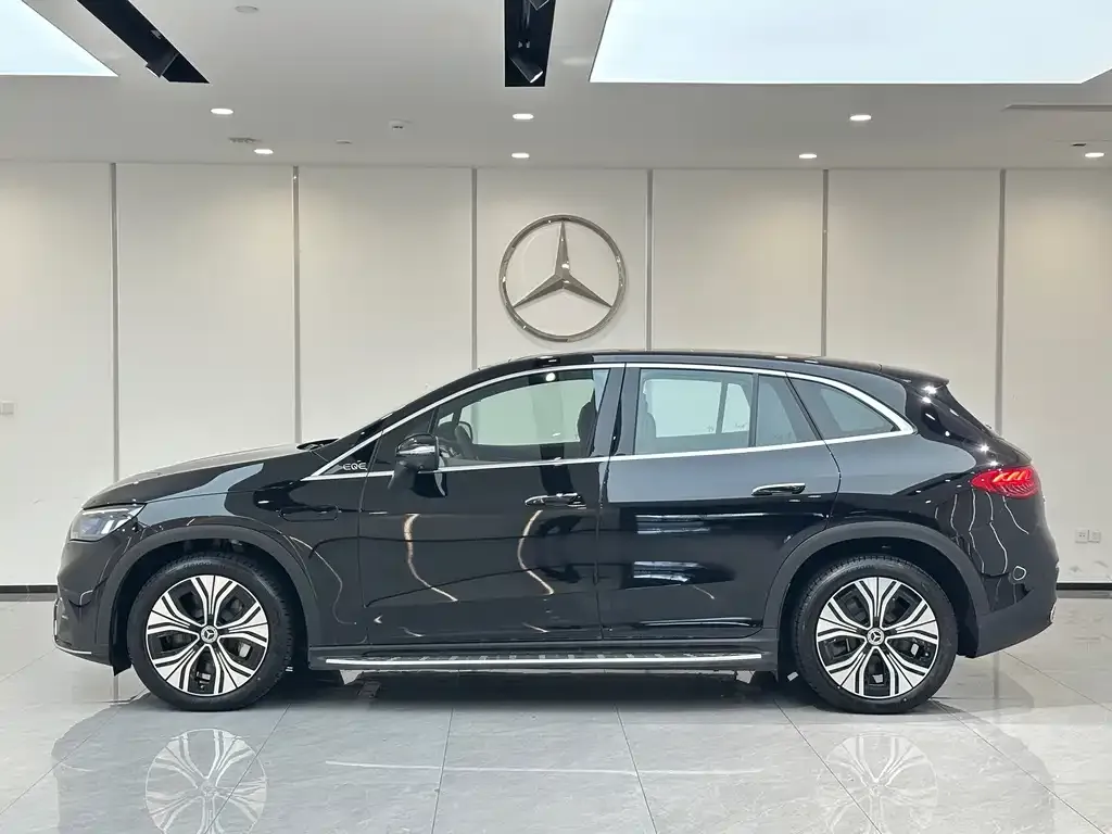 Mercedes-Benz EQE SUV — фото 7
